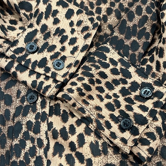 H&M | Wide Cut Leopard Print Chiffon Blouse |‎ Size 4 - Picture 6 of 10